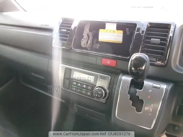 নতুন Toyota HiAce ২০২৫ কালো