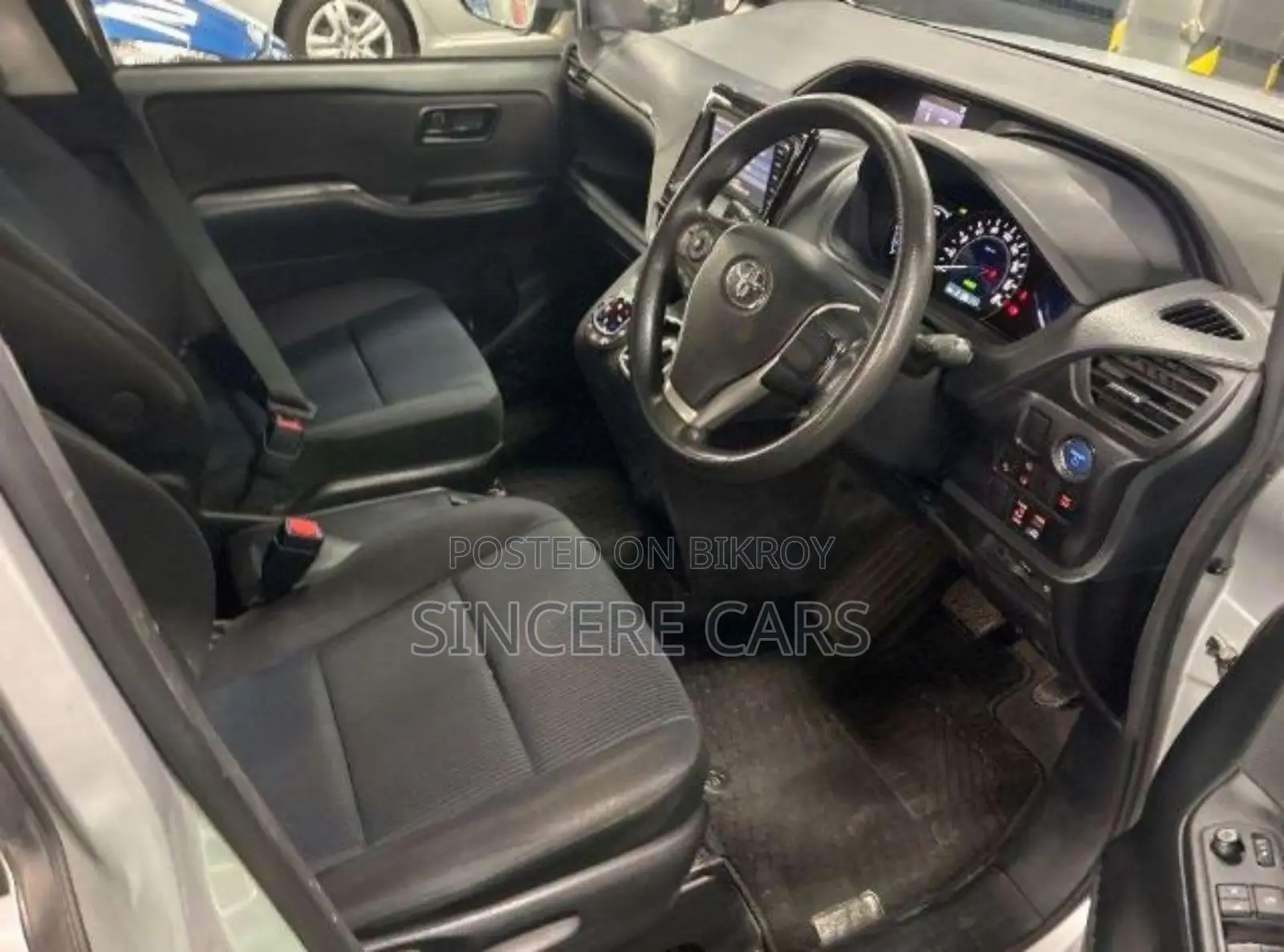 Toyota Noah 2021 Silver