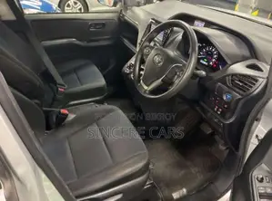 Toyota Noah 2021 Silver