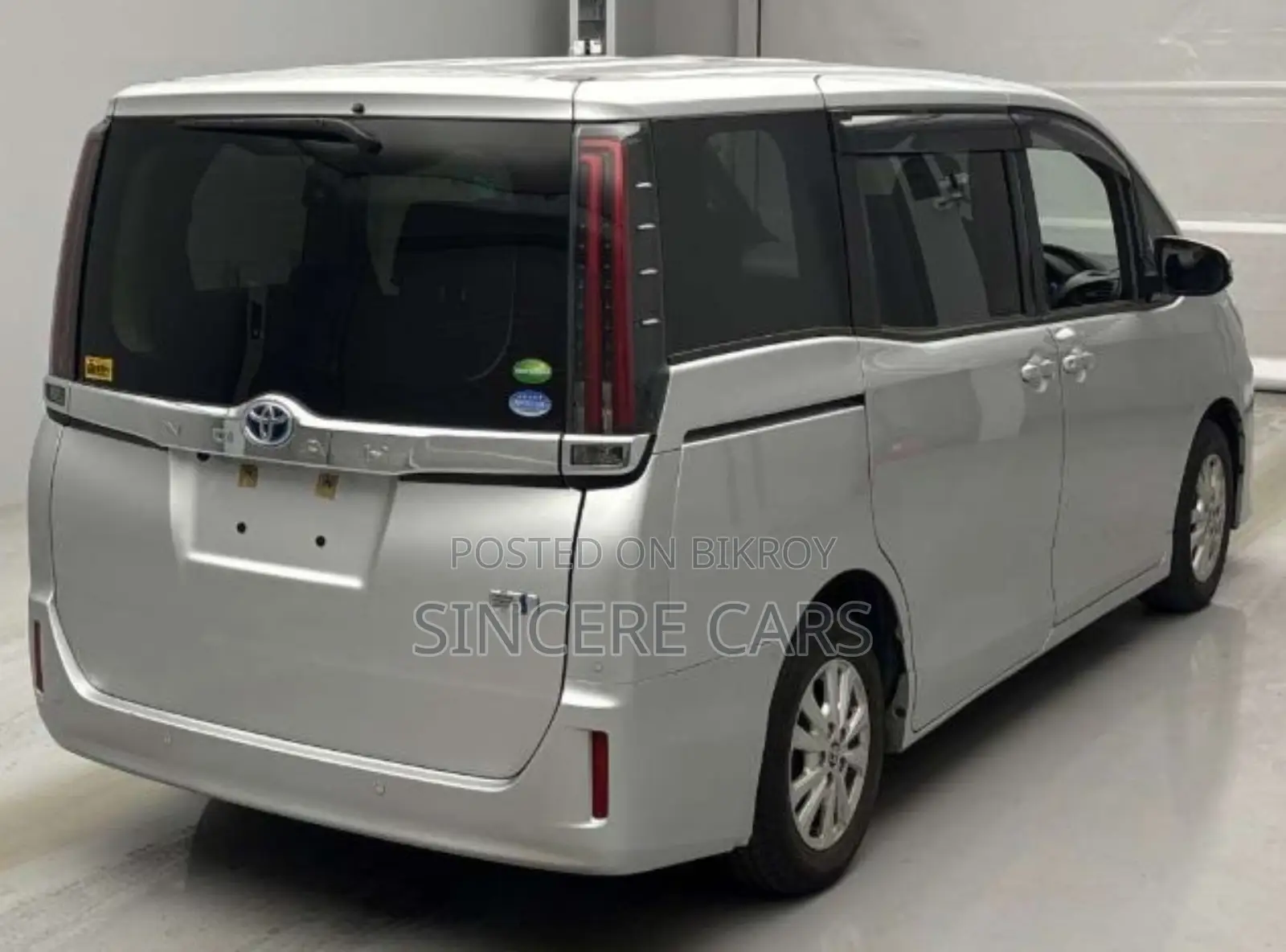 Toyota Noah 2021 Silver
