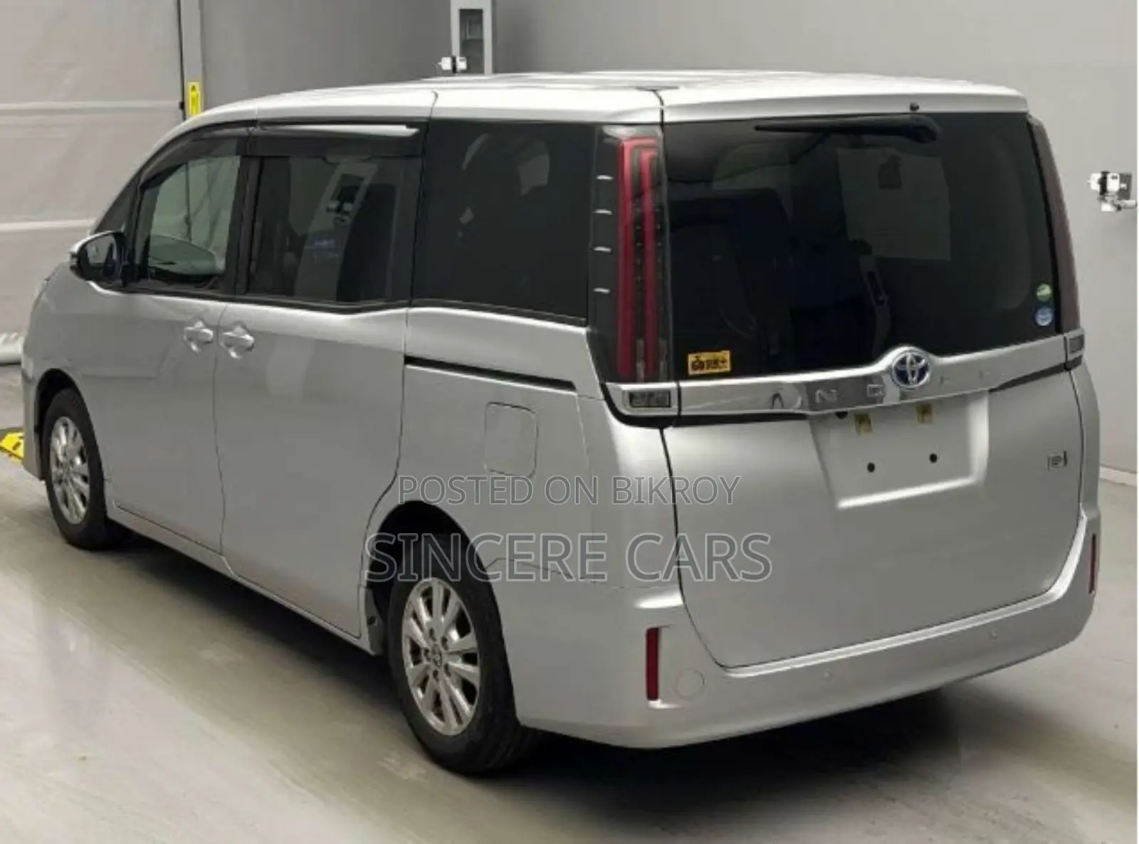 Toyota Noah 2021 Silver