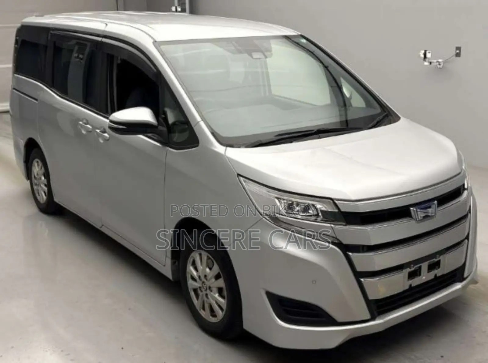 Toyota Noah 2021 Silver