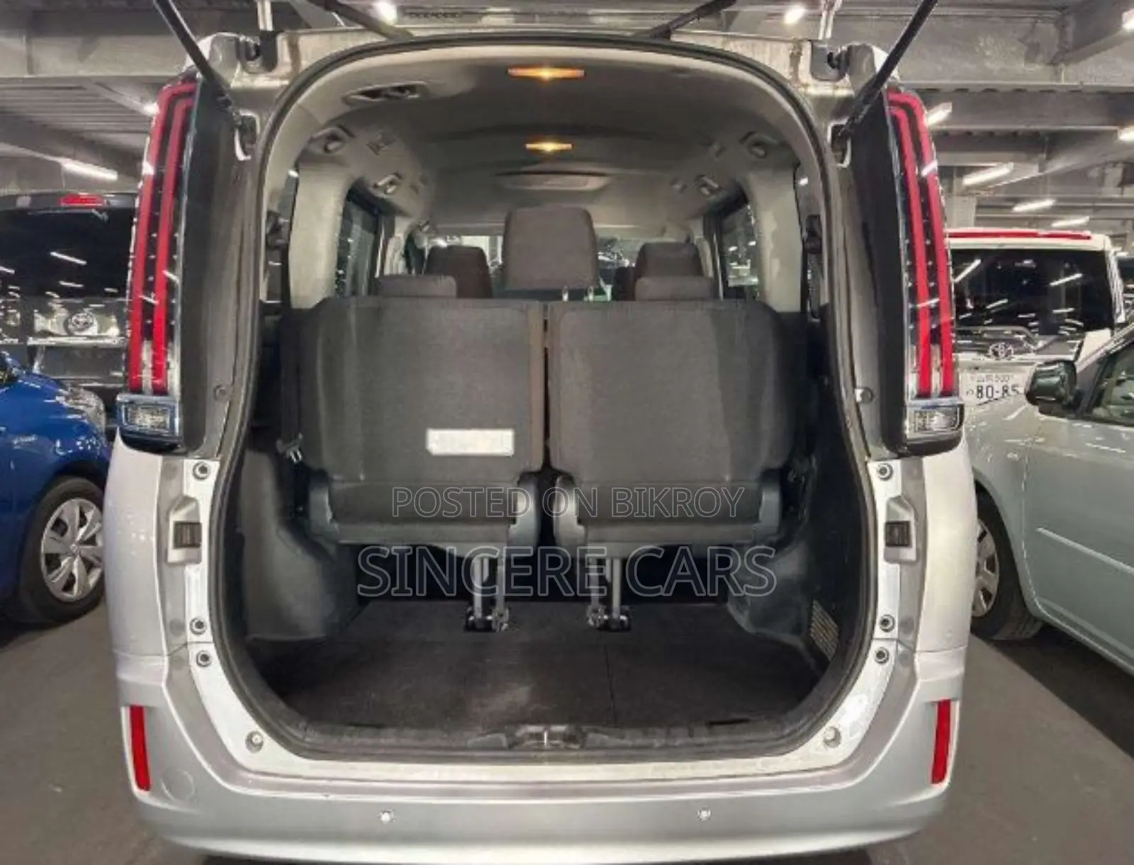 Toyota Noah 2021 Silver