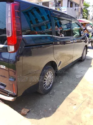 Toyota Esquire 1.8 FWD Hybrid (7 Seater) 2015 Matt Black