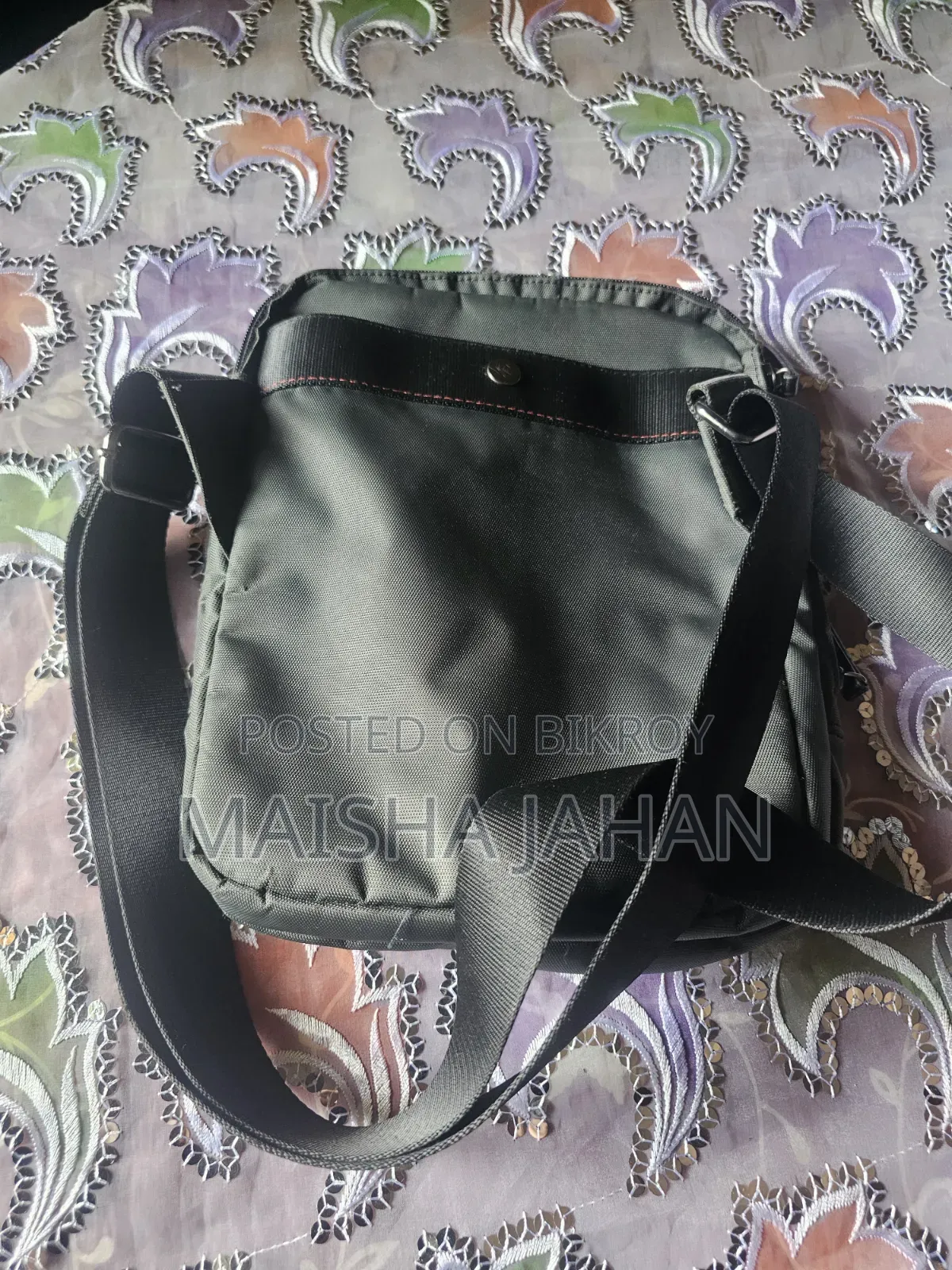 Attractive Bag for Men to Keep Valuable Documents