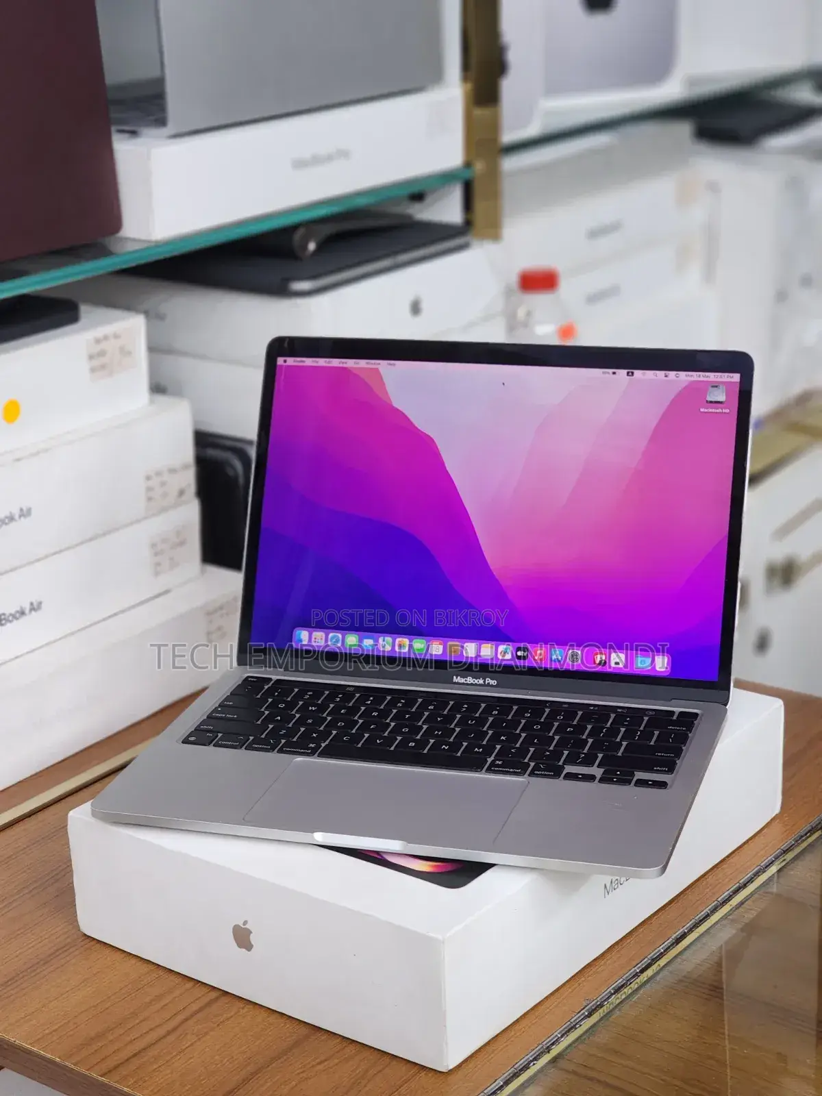 Laptop Apple MacBook Pro 2022 M2 8GB Apple M2 SSD 512GB