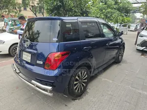 টয়োটা আইএসটি ২০০৪ নীল