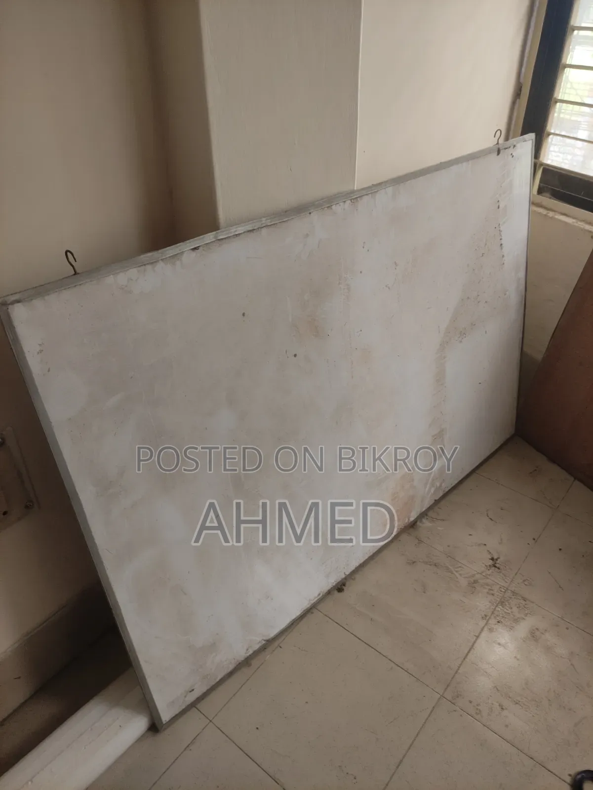 প্লাস্টিকের কমোড, জাজিম,হোয়াইট বোর্ড