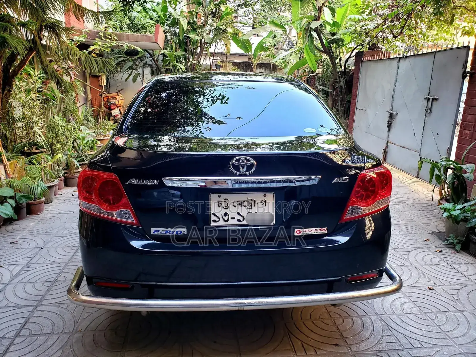 টয়োটা অ্যালিয়ন ২০১৩ কালো