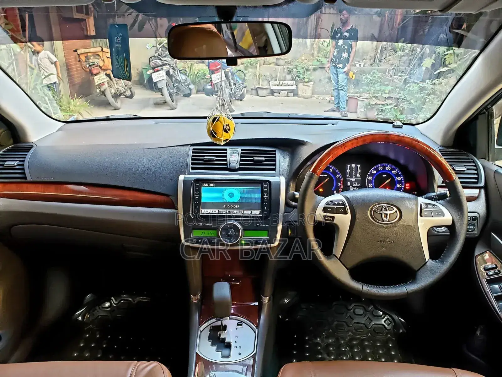 টয়োটা অ্যালিয়ন ২০১৩ কালো