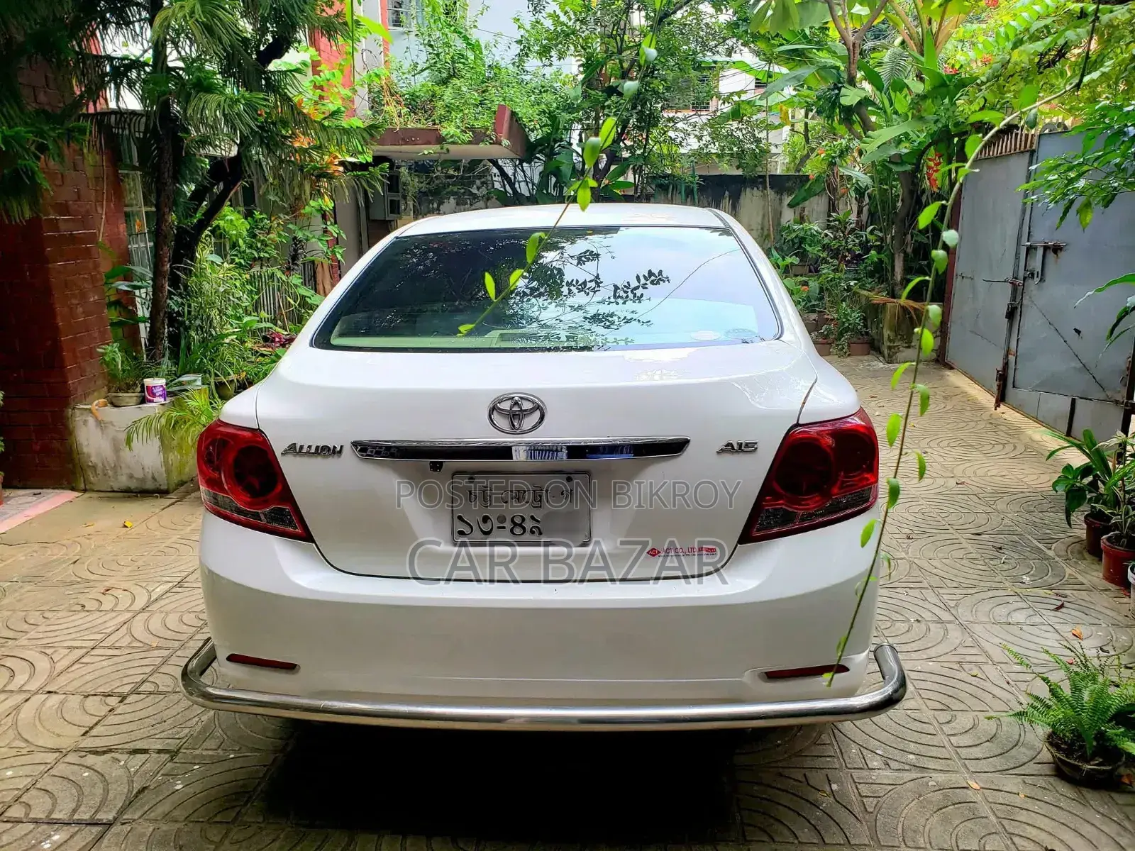 টয়োটা অ্যালিয়ন ২০১২ সাদা
