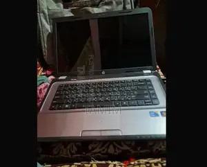 Laptop HP Pavilion 10 2GB Intel Core i3 HDD 128GB