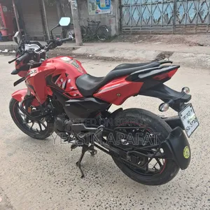 Hero Hunk 150R Xtec 2024 Red