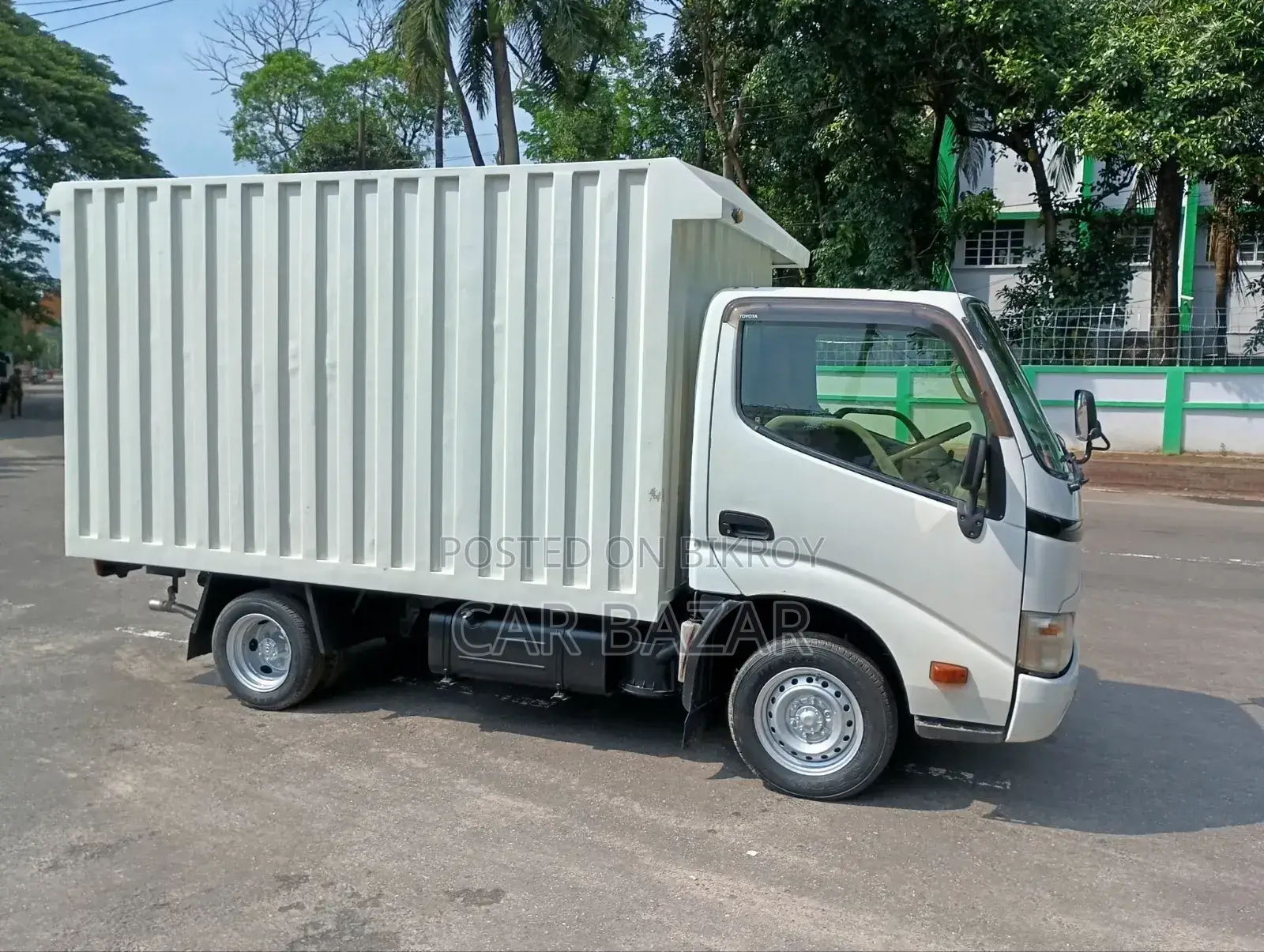 Toyota Dyna Cover Van 2012