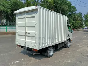Toyota Dyna Cover Van 2012