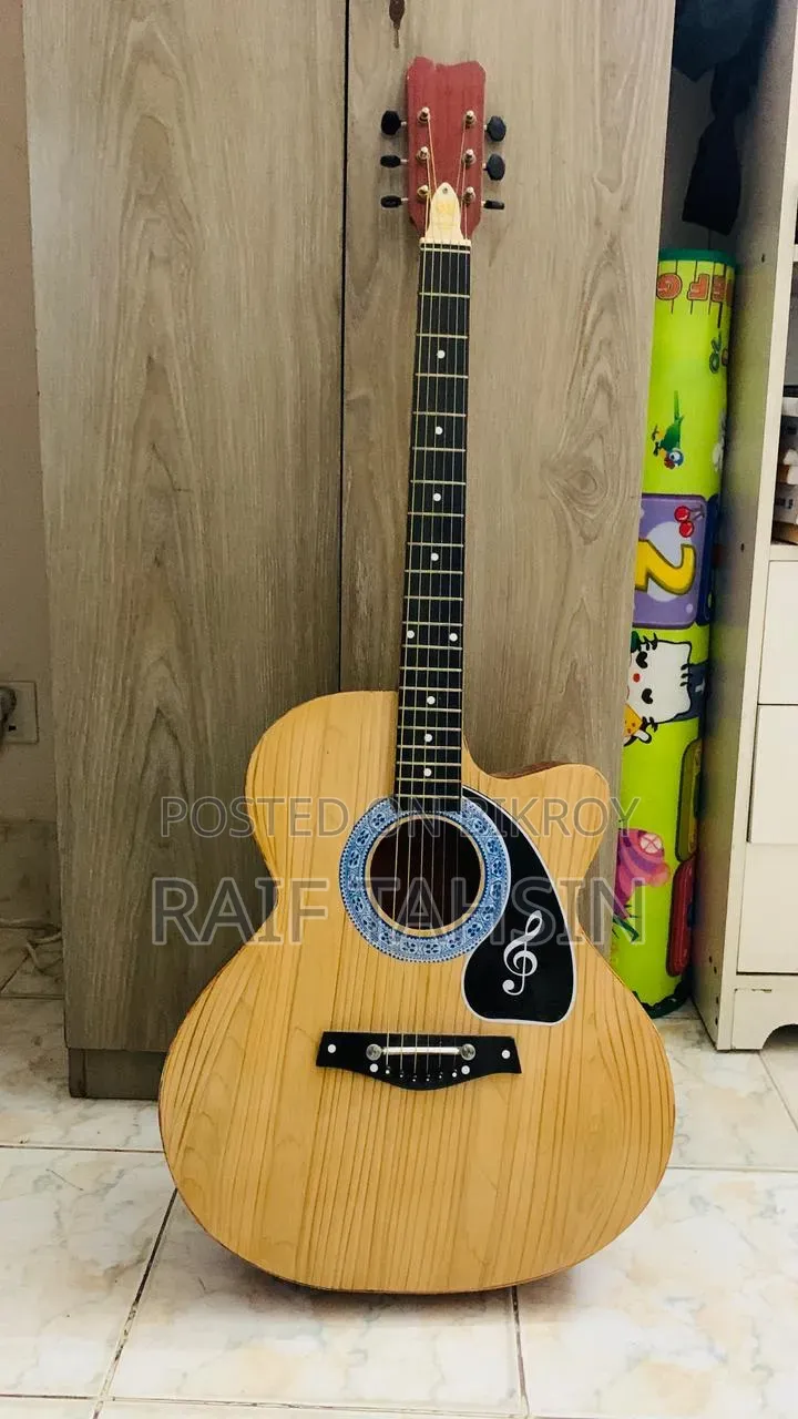 [Used]Gibson Guitar With a Free Bag and a Capo