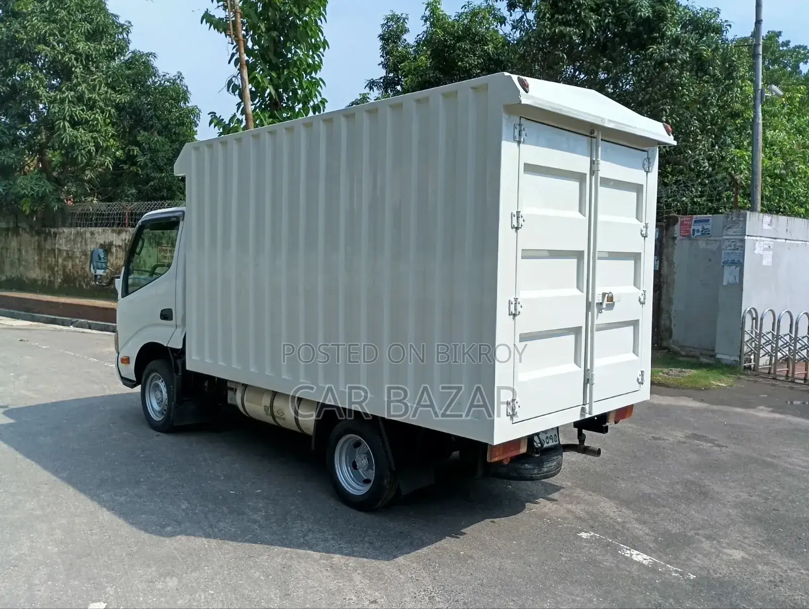 Toyota Dyna Cover Van 2012