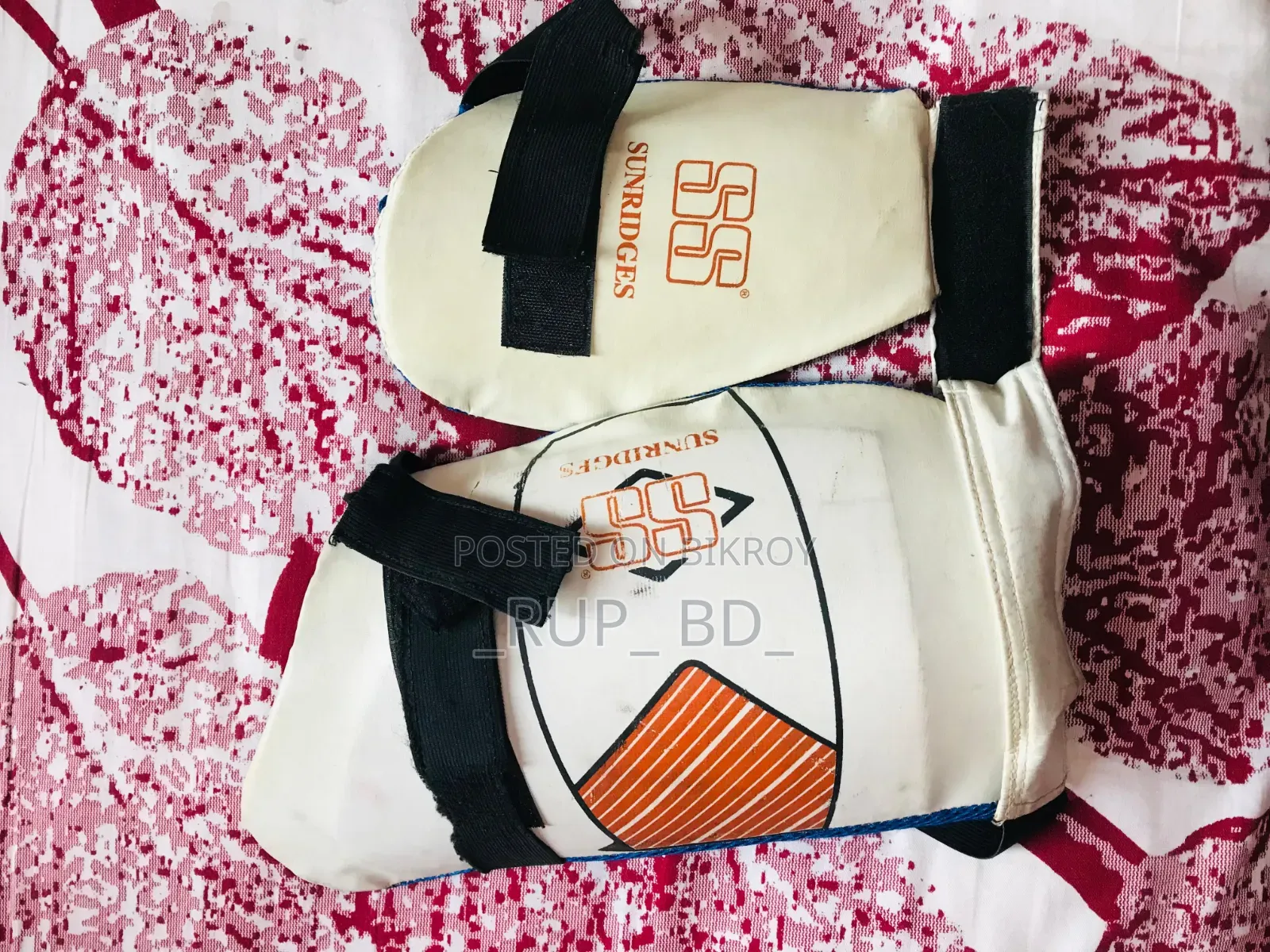 ক্রিকেট আইটেম