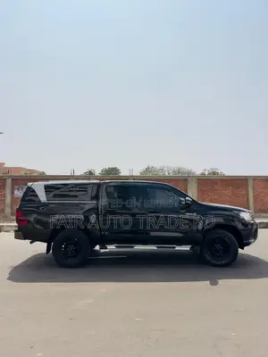 Toyota Hilux Revo Double Cab Diesel 2.4 RWD 2018 Black