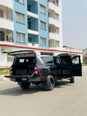 Toyota Hilux Revo Double Cab Diesel 2.4 RWD 2018 Black