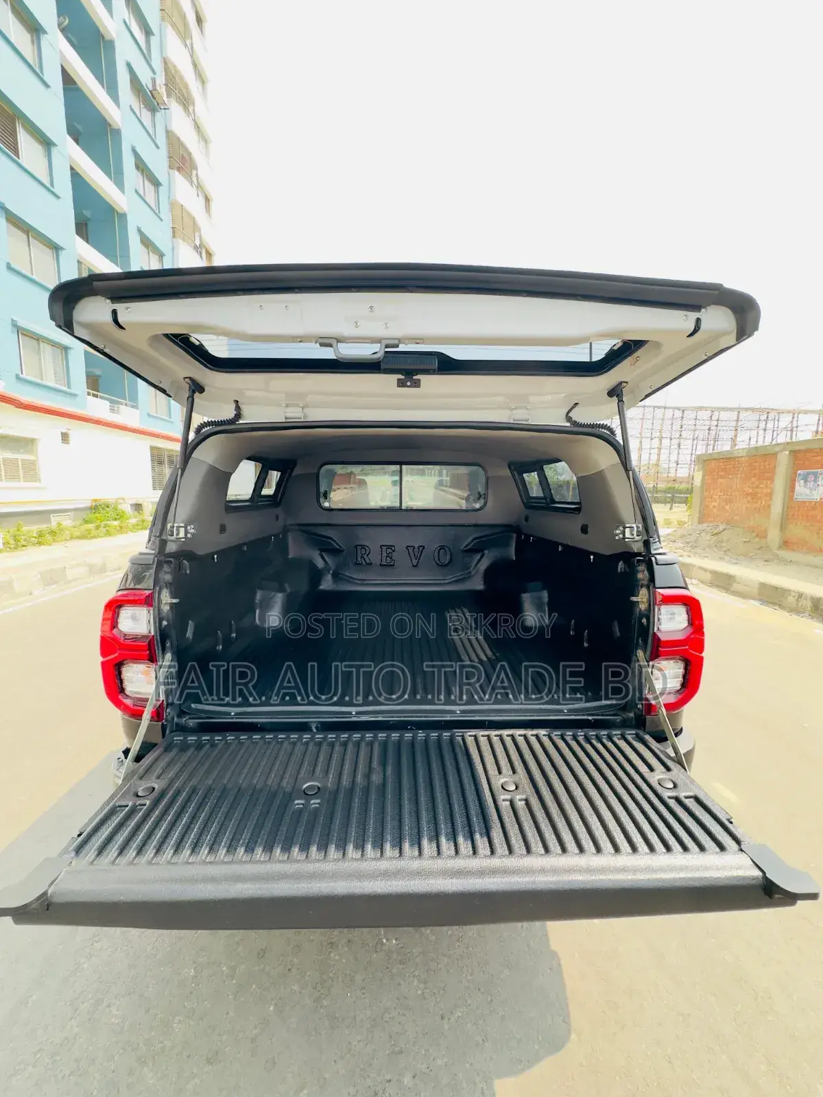 Toyota Hilux Revo Double Cab Diesel 2.4 RWD 2018 Black
