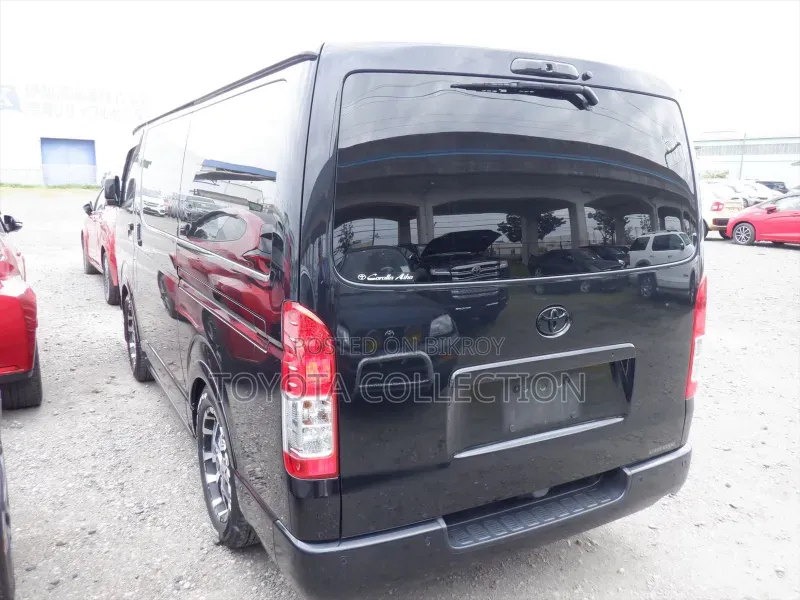 Toyota HiAce 2022 Black