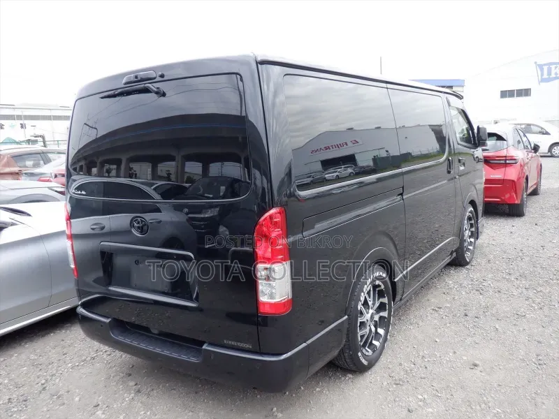 Toyota HiAce 2022 Black