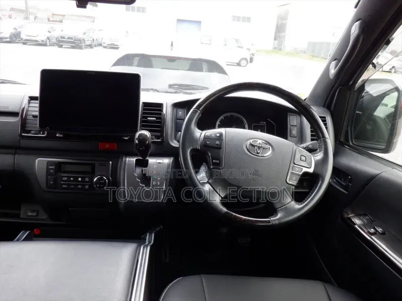 Toyota HiAce 2022 Black
