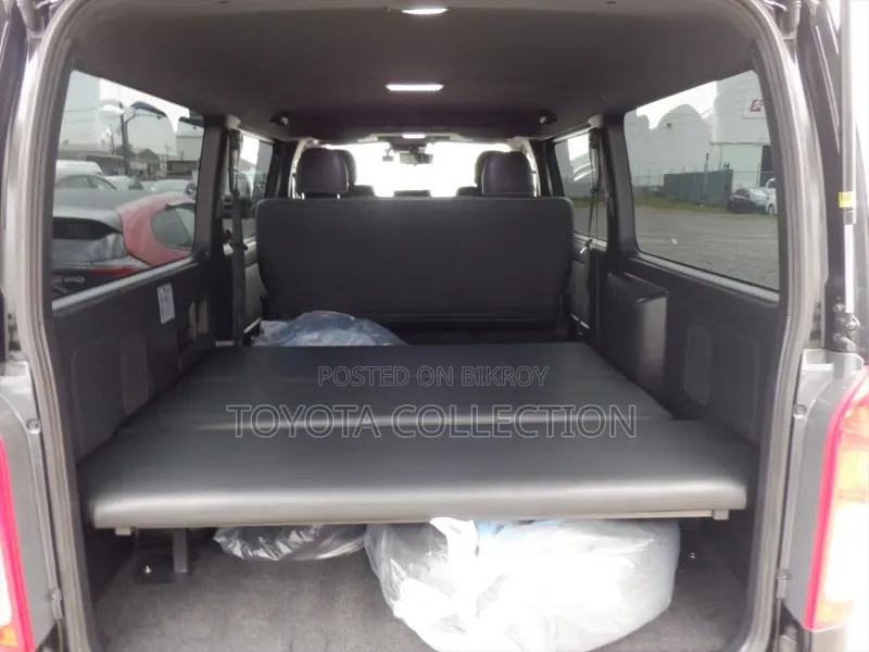 Toyota HiAce 2022 Black