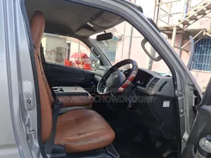 Toyota HiAce 2012 Silver