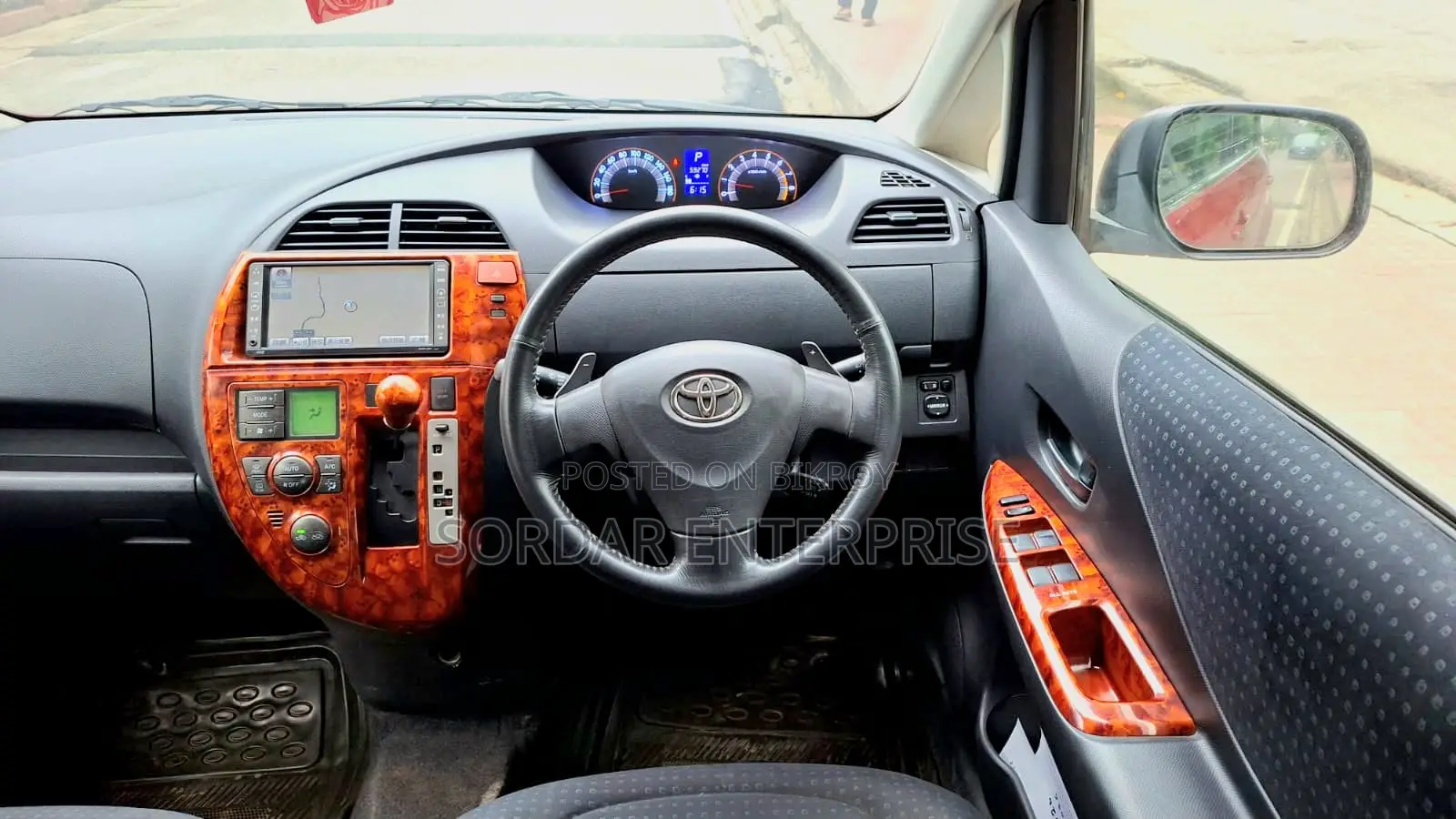 Toyota Ractis 1.5 FWD 2010 Red