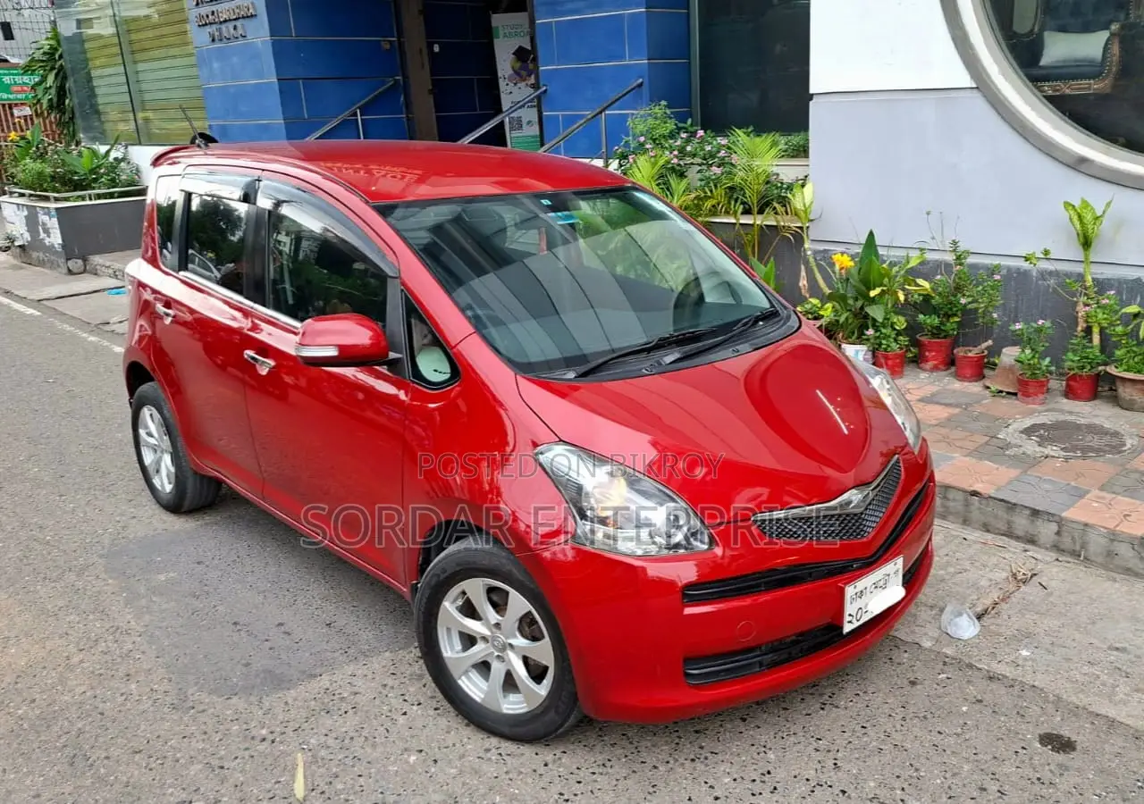 Toyota Ractis 1.5 FWD 2010 Red