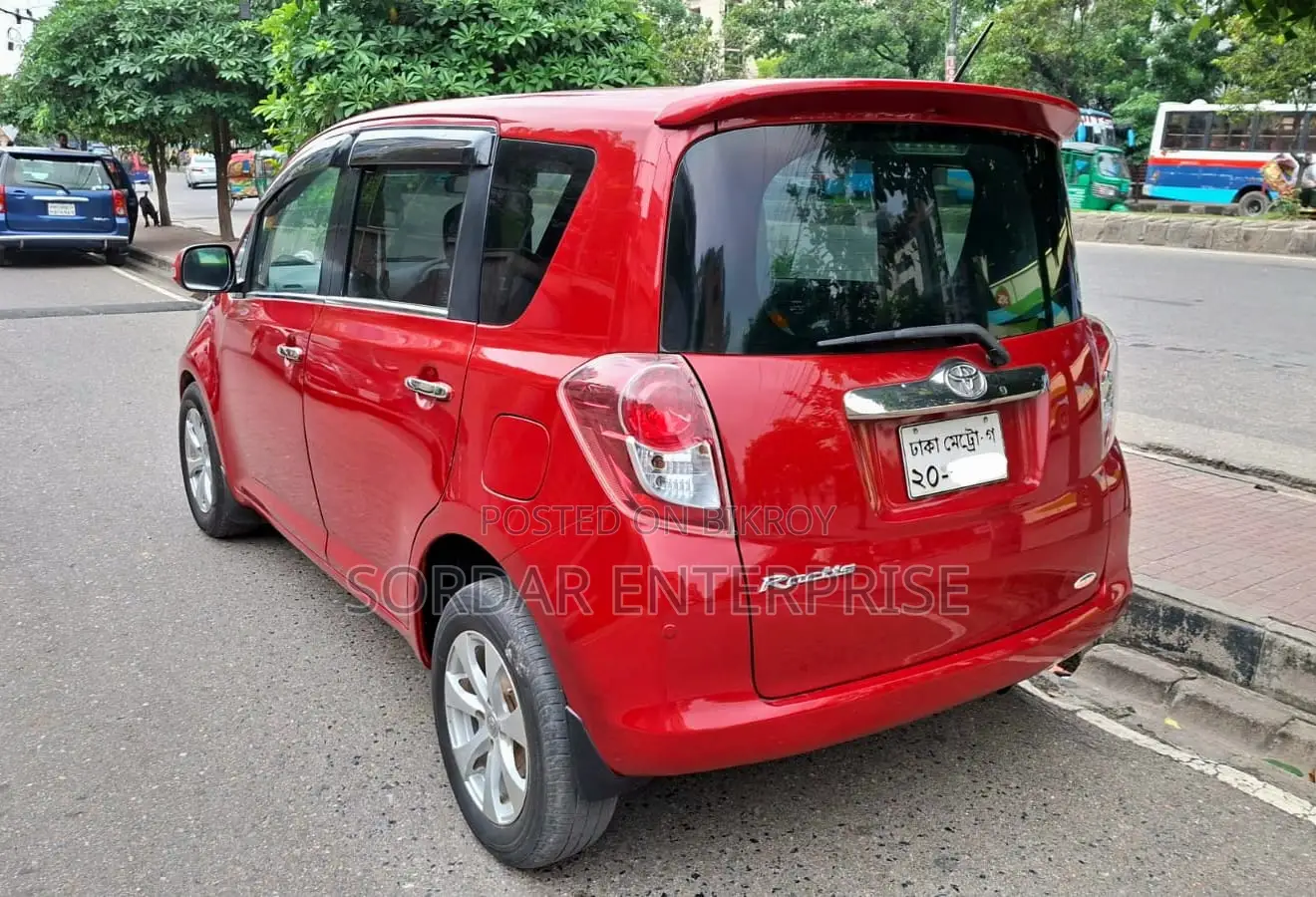 Toyota Ractis 1.5 FWD 2010 Red