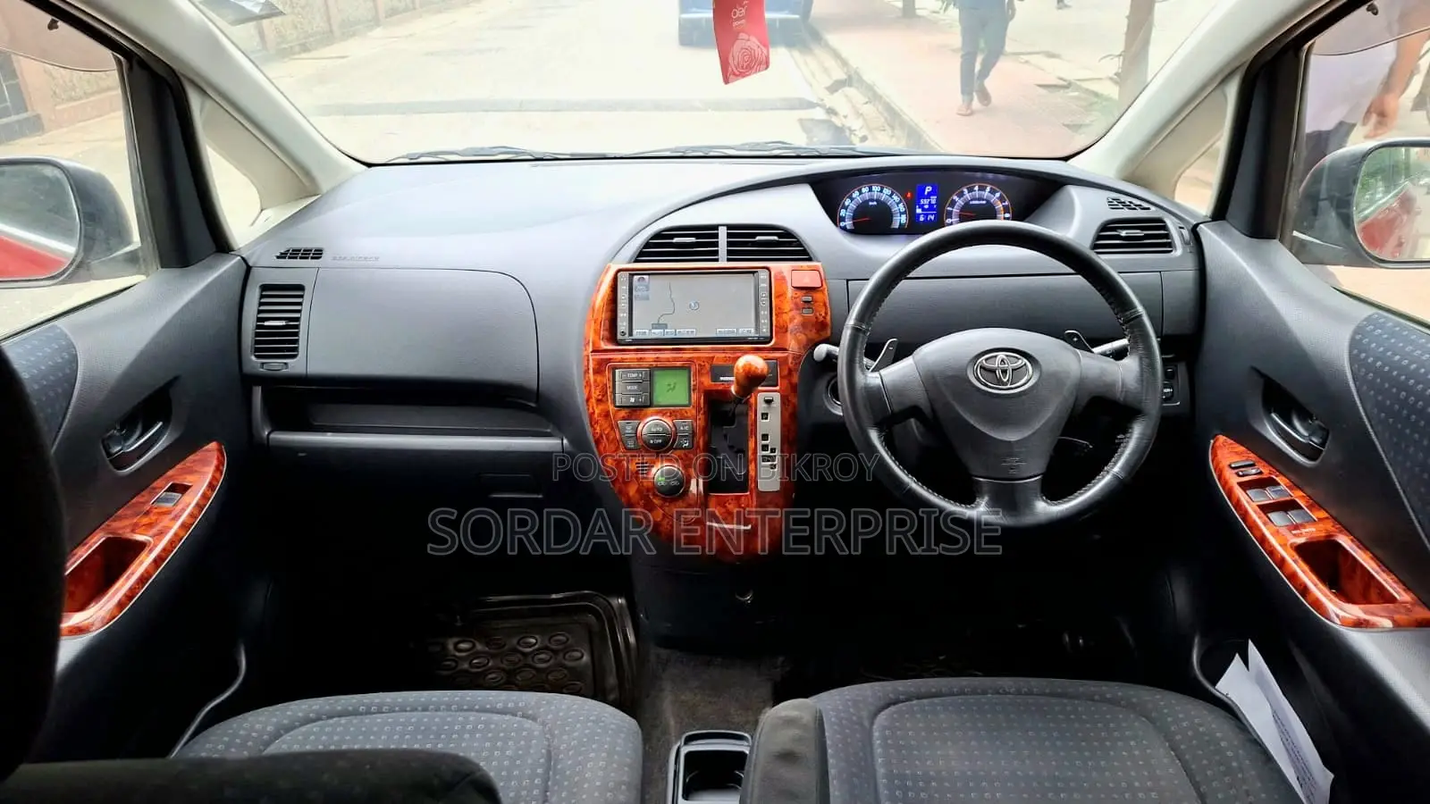Toyota Ractis 1.5 FWD 2010 Red