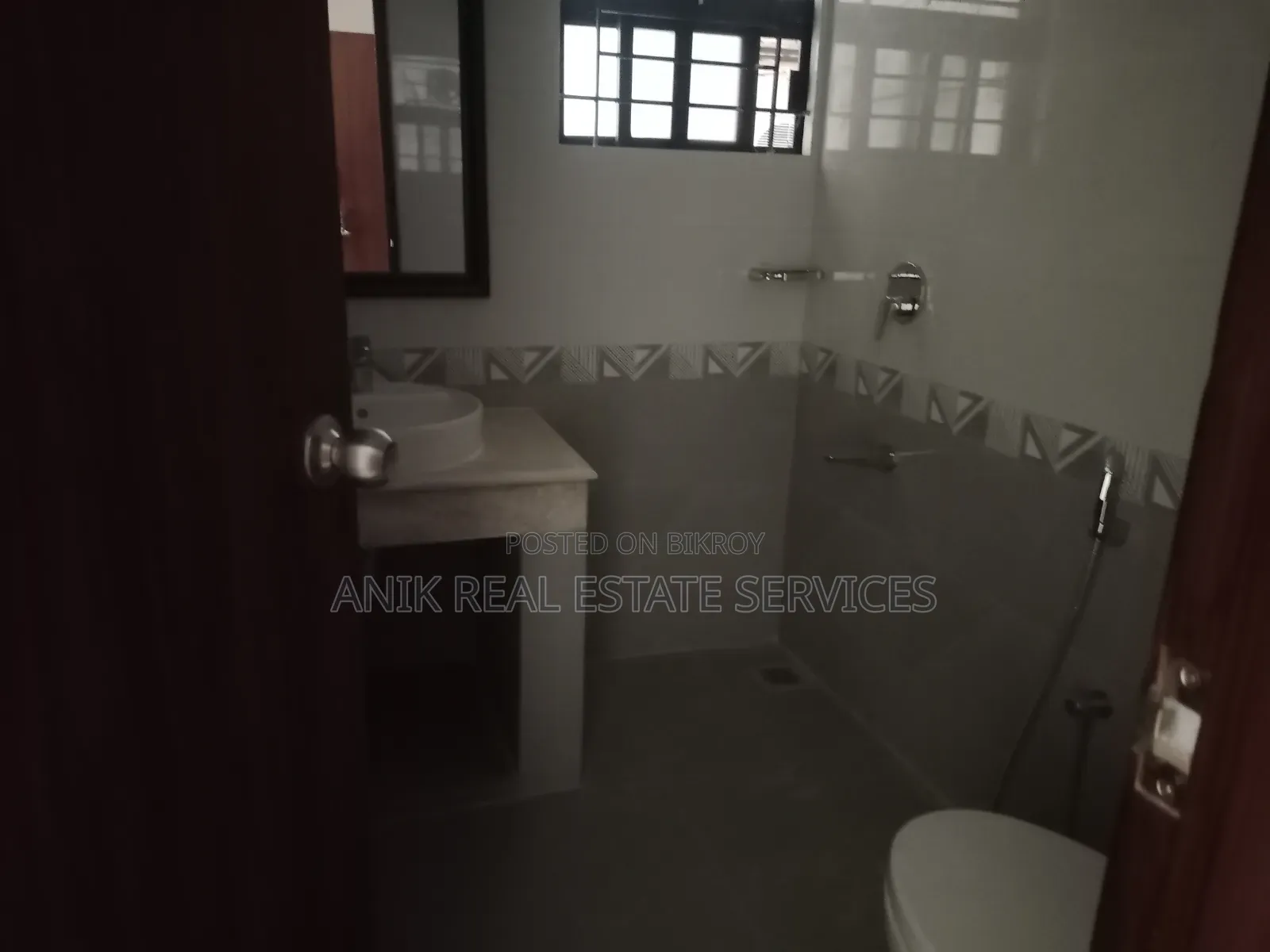গুলশানে নতুন ২৭৫০ বর্গফুটের অফিস স্পেস ভাড়ার জন্য