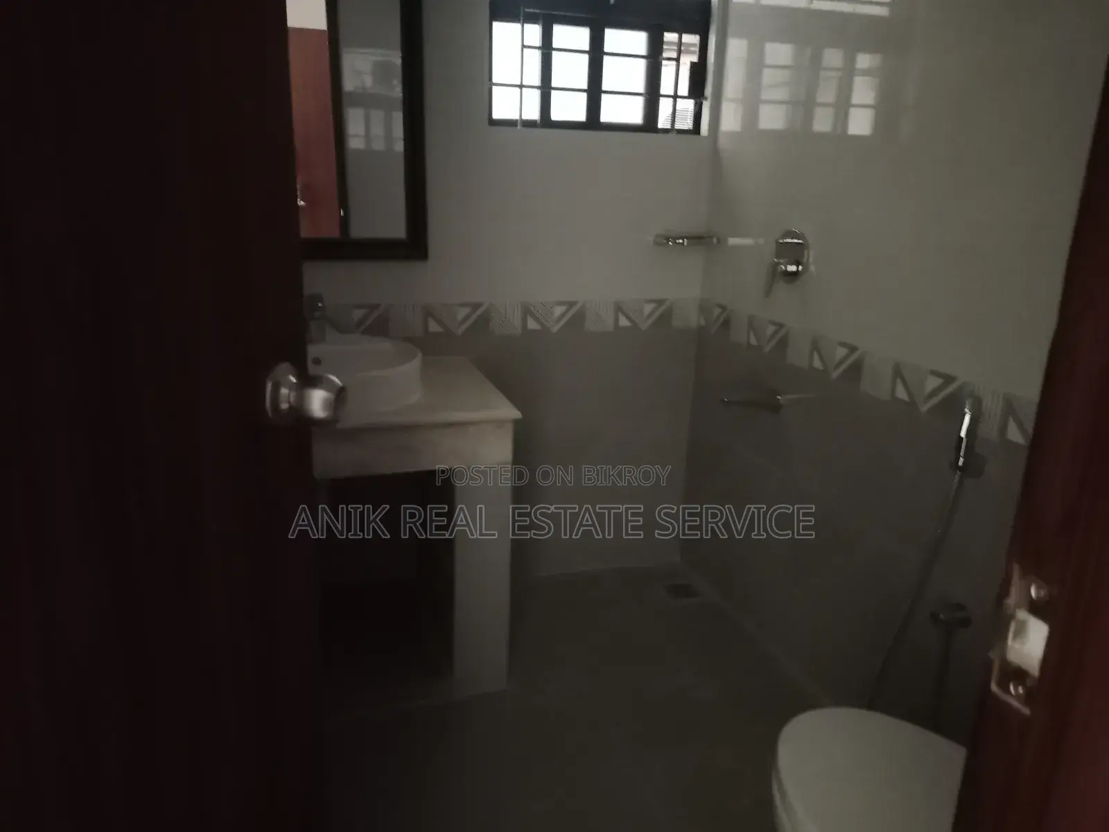 গুলশানে নতুন ২৭৫০ বর্গফুটের অফিস স্পেস ভাড়ার জন্য