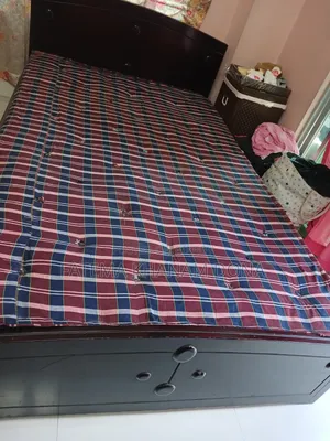 সেমি বক্স বেড