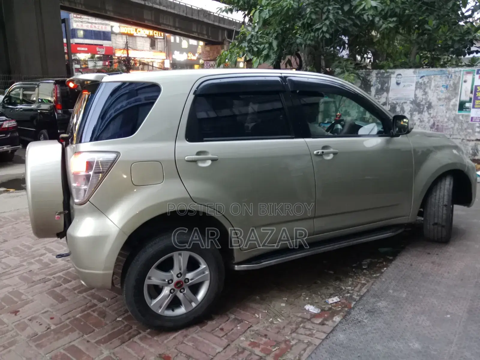 Toyota Rush 1.5 All-Wheel Drive 2011 Gold