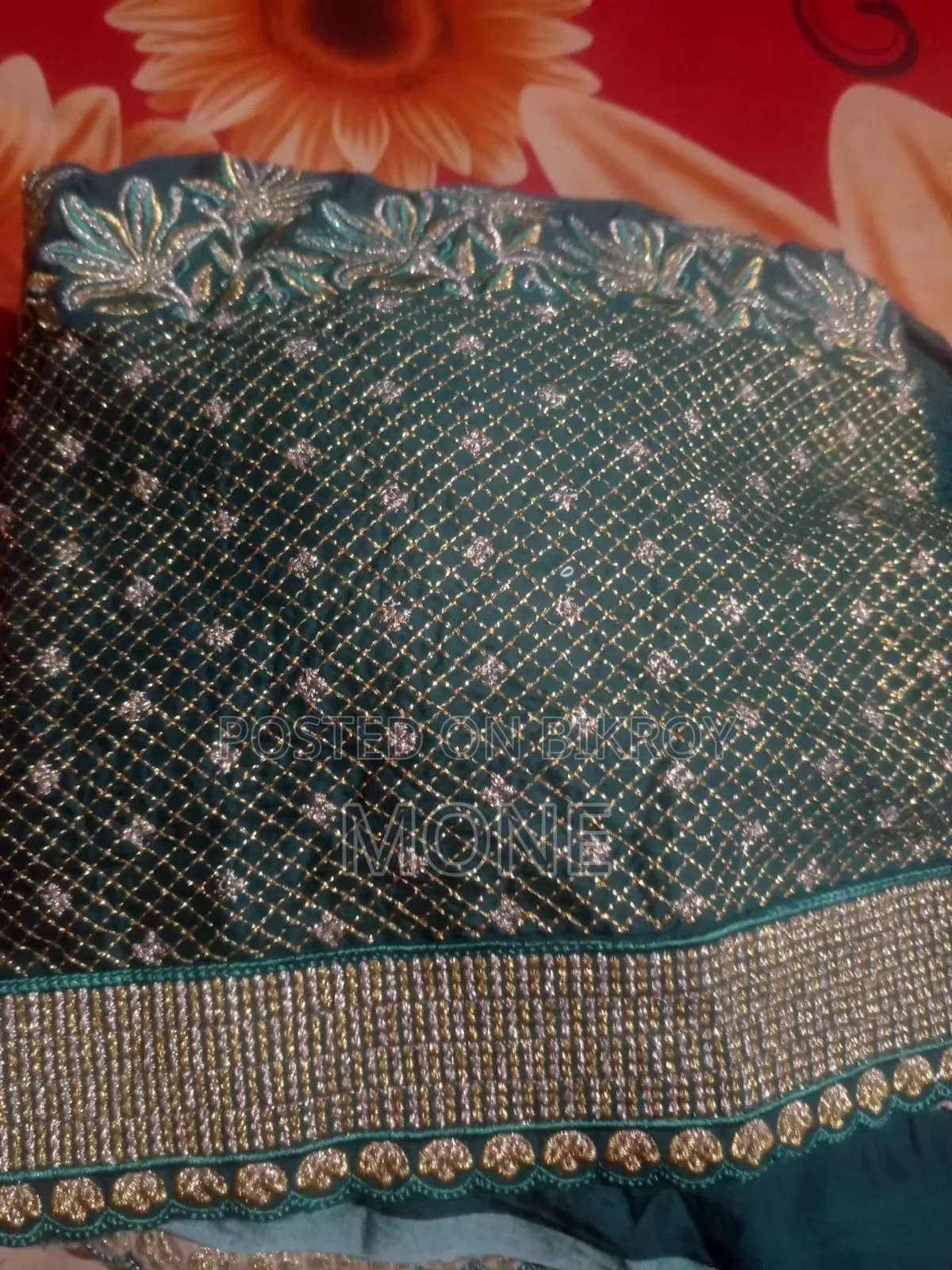 থ্রিপিস ও কাপড়