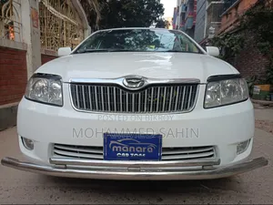 টয়োটা করোলা ২০০৫ সাদা