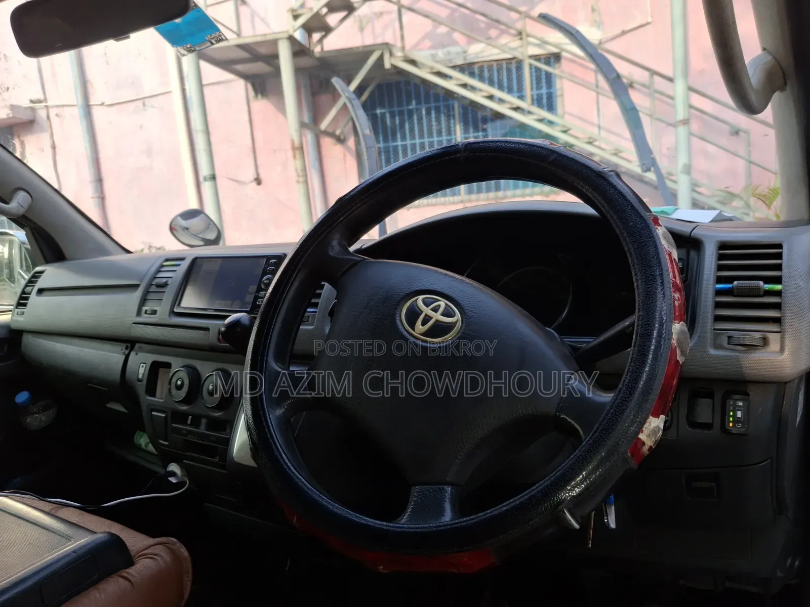 Toyota HiAce 2012 Silver
