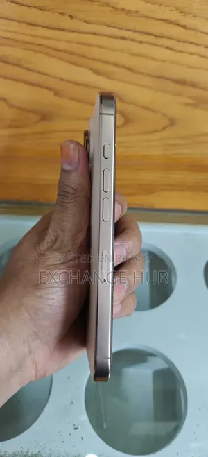 Apple iPhone 16 Pro 128 GB Gold