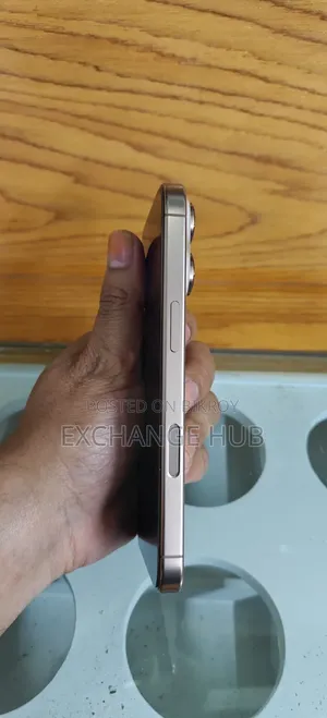 Apple iPhone 16 Pro 128 GB Gold