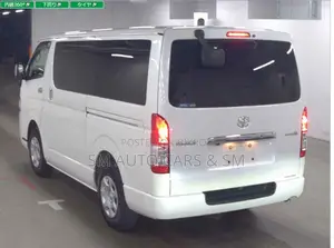 Toyota HiAce 2021 White