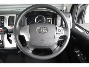 Toyota HiAce 2021 White