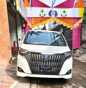 টয়োটা এস্কয়ার ১.৮ ফ্রন্ট হুইল ড্রাইভ হাইব্রিড (৭ সিটার) ২০২০ পার্ল