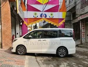 Toyota Esquire 1.8 FWD Hybrid (7 Seater) 2020 Pearl