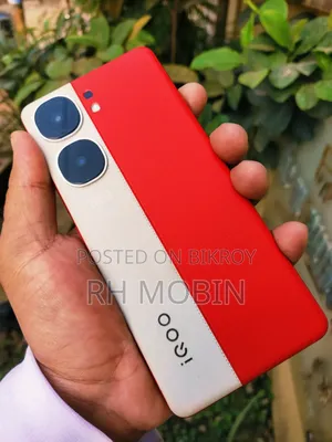 আইকিউওও ৮ জিবি রেড
