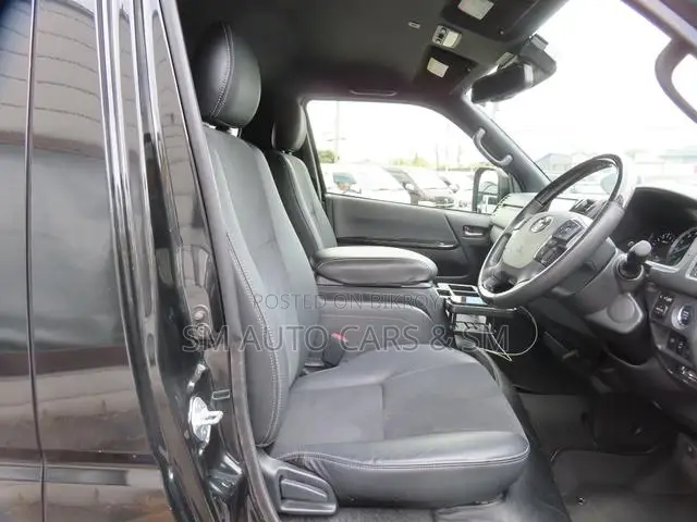Toyota HiAce 2021 Black