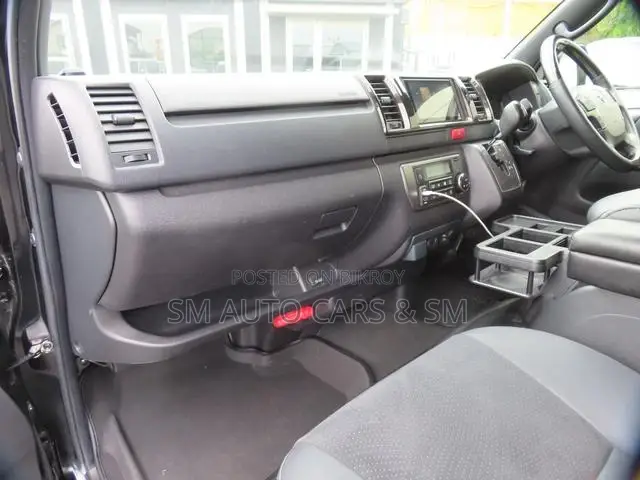 Toyota HiAce 2021 Black